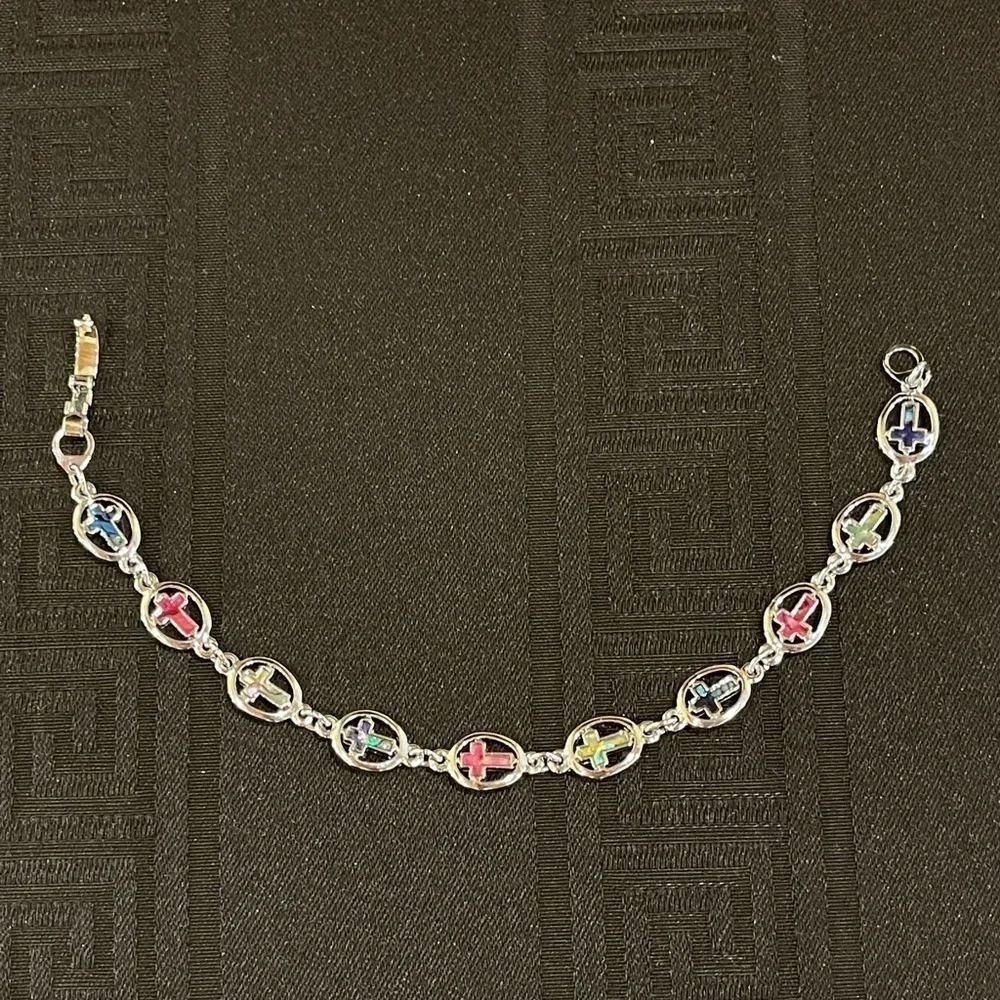 👋 3/$15 Silver Natural Shell Cross Bracelet 🌈
